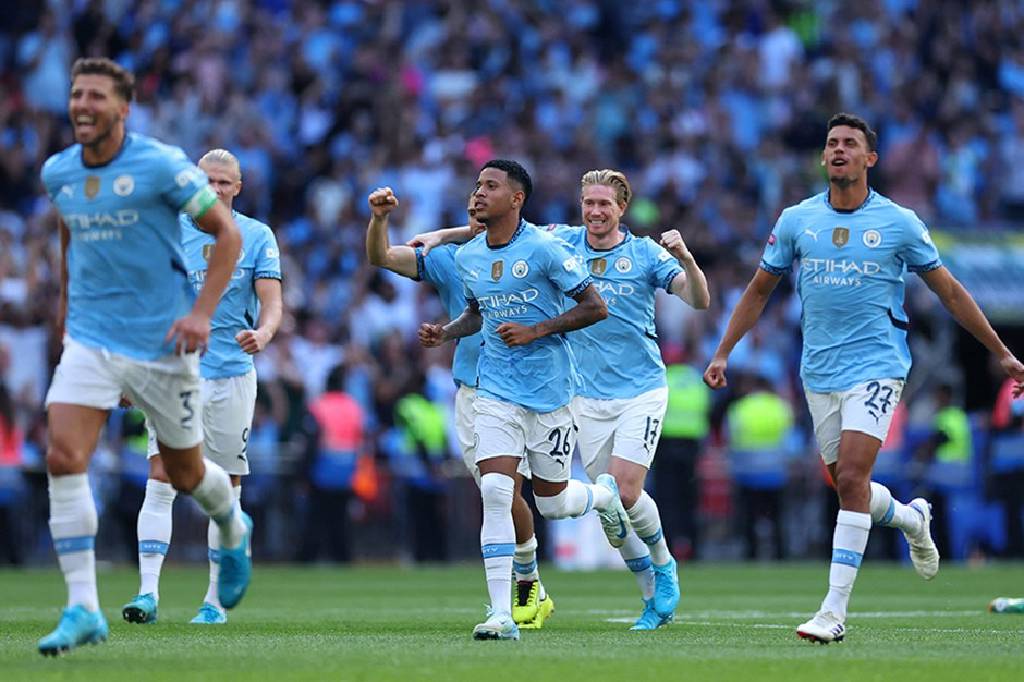 Manchester derbisinde kazanan City! Guardiola yeni sezona kupayla başladı