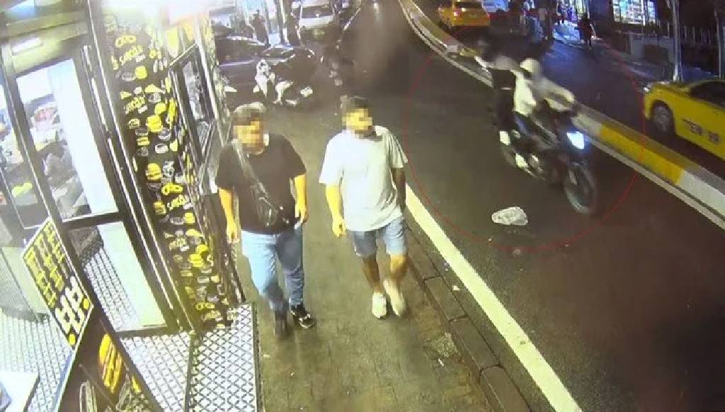İstanbul'da motosikletle gelip büfeye kurşun yağdırdılar