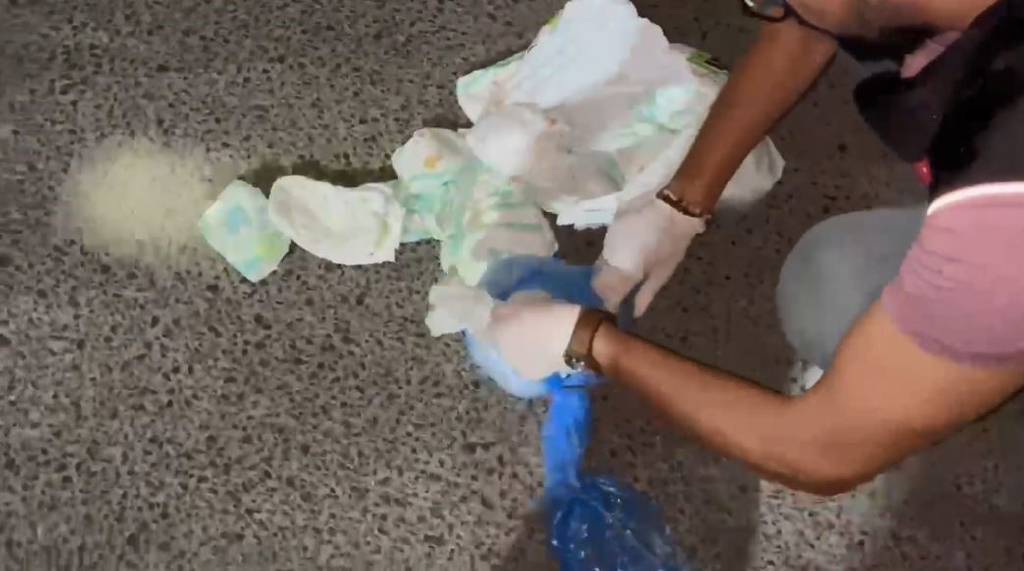 Bebek bezi içerisinde uyuşturucu ticareti... 2 kişi tutuklandı