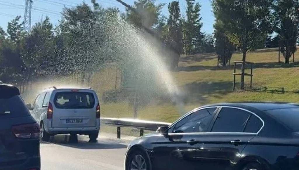 Emniyet şeridi oto yıkamaya döndü! Sulama sistemi patladı...