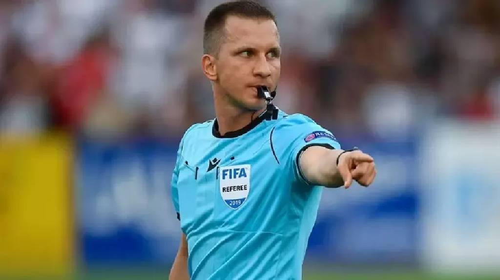 UEFA'ya şok! VAR hakemleri sarhoş oldu, maça dakikalar kala yerlerine başkaları geçti...