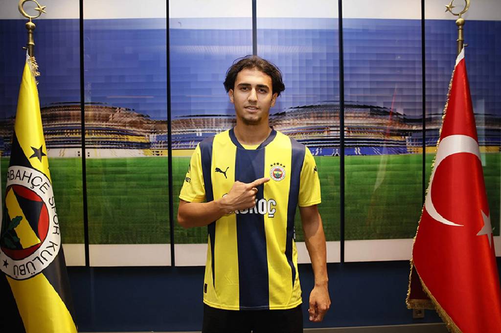 Fenerbahçe'ye 19 yaşında genç stoper! Bursaspor'dan transfer oldu