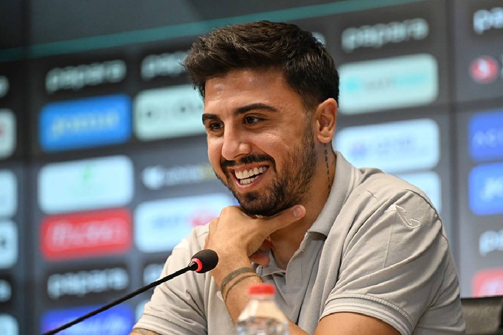 Ozan Tufan'dan Trabzonspor'lu taraftarlara şampiyonluk mesajı!