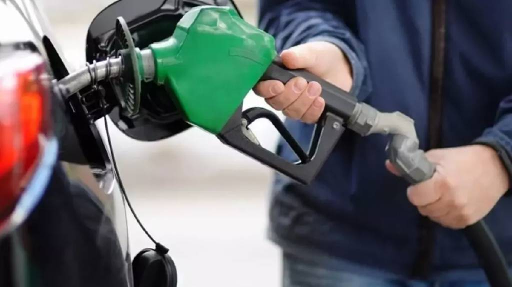 Benzine indirim yolda...