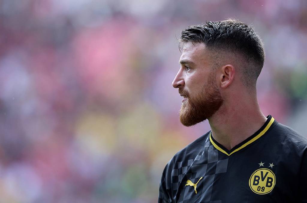 Borussia Dortmund'dan ayrılık kararı alan Salih Özcan, kariyerinde yeni bir sayfa açma yolunda önemli adımlar atıyor