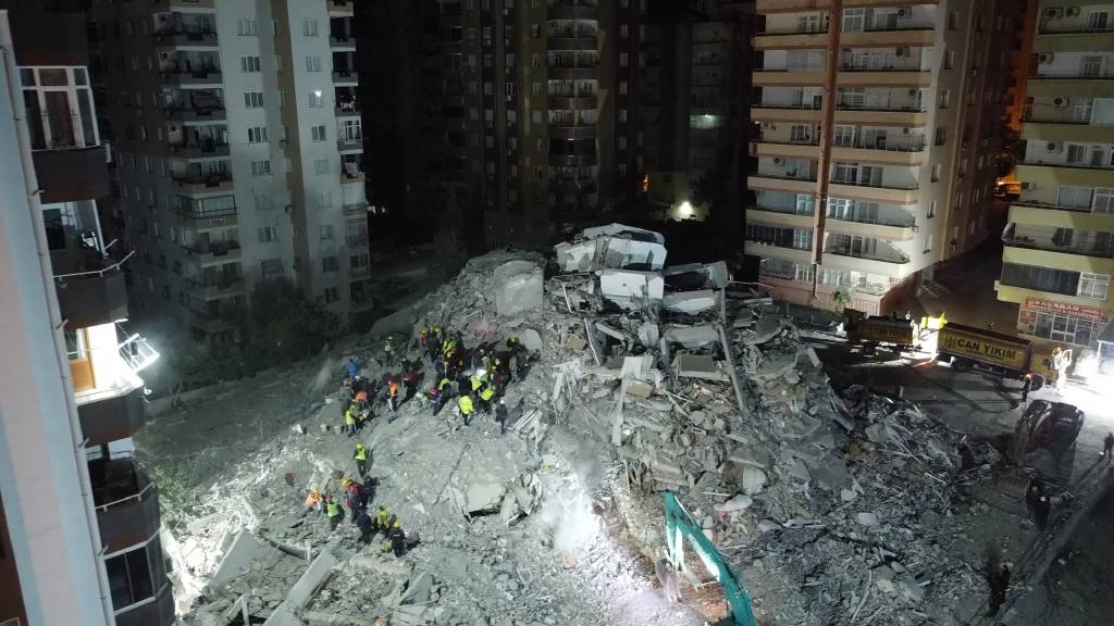 Adana'da 42 kişinin öldüğü apartmanın mühendisi, belediyeyi suçlayıp tahliyesini istedi