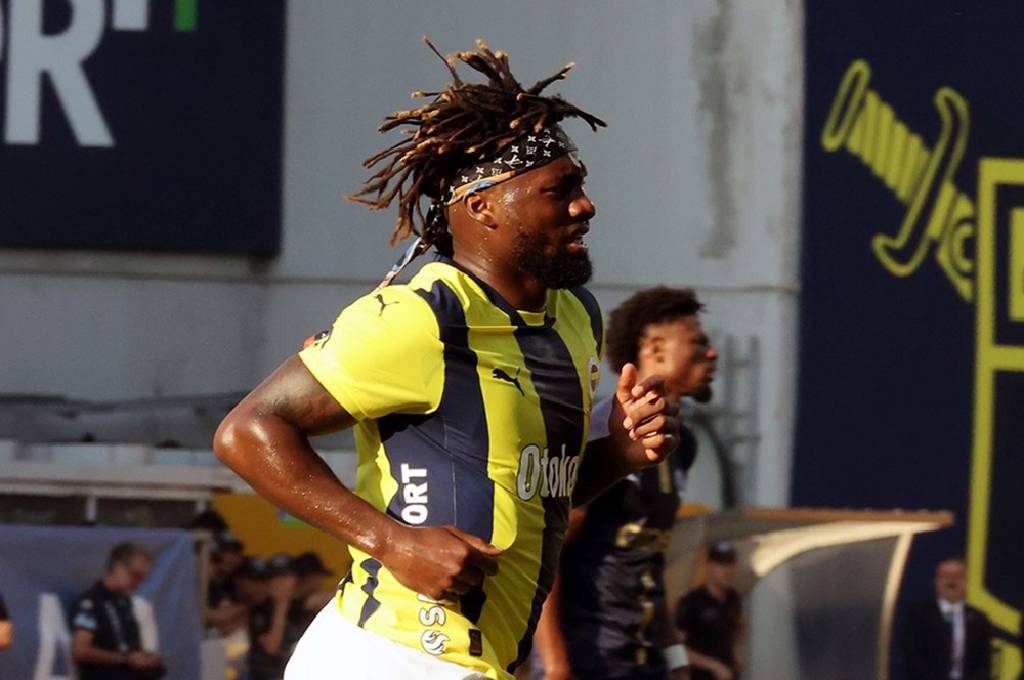 Fenerbahçe'de Allan Saint-Maximin takımla çalışmalara başladı