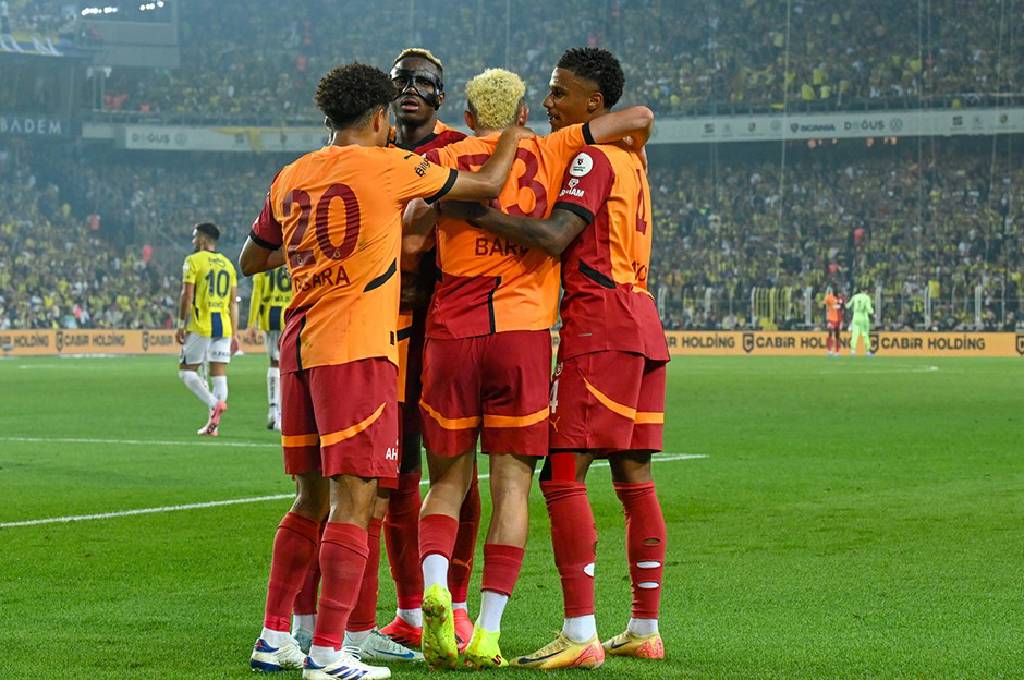 Büyük karşılaşma sona erdi.... Galatasaray, Fenerbahçe'yi deplasmanda 3-1 mağlup etti!