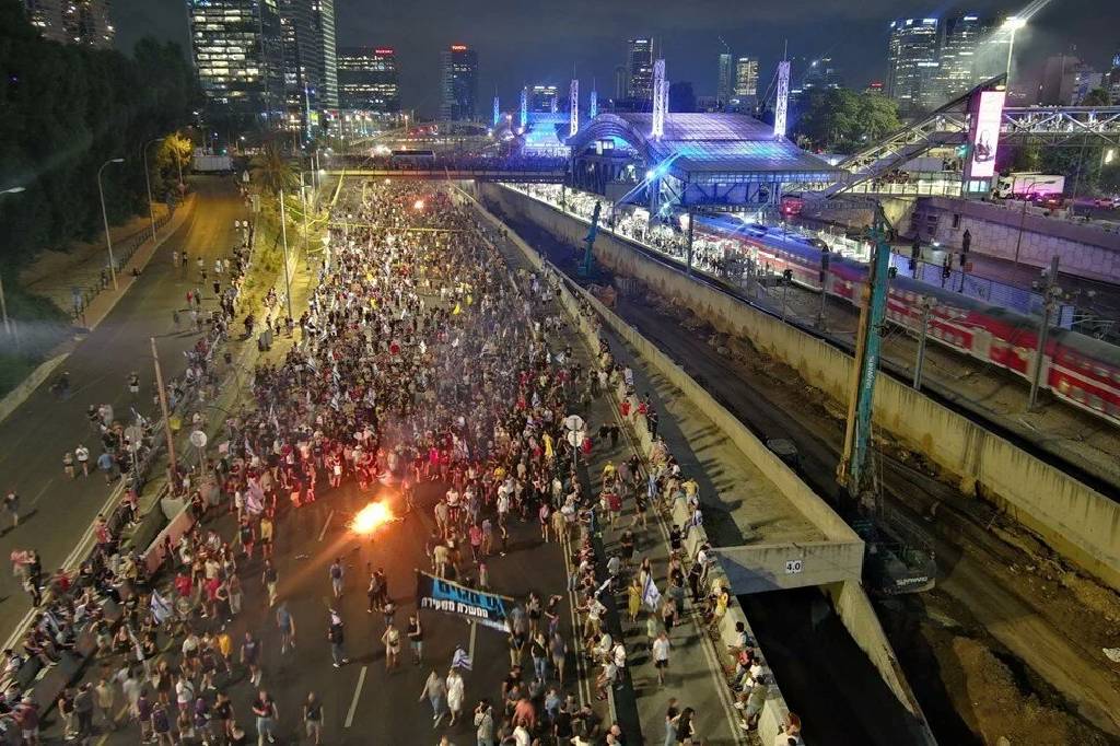 İsrail'de Netanyahu karşıtı protesto: On binlerce kişi ateşkes talep etti