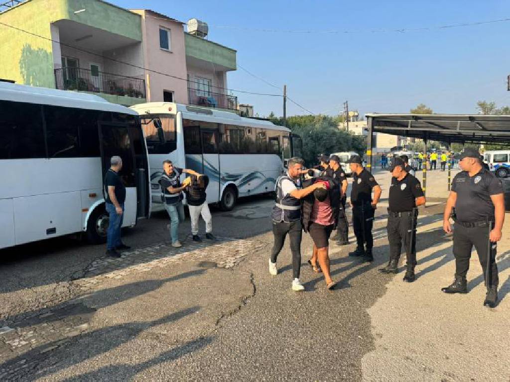 Günün iğrenç haberi Osmaniye’den… 14 yaşındaki kız çocuğuna cinsel istismarda 10 sapık tutuklandı…