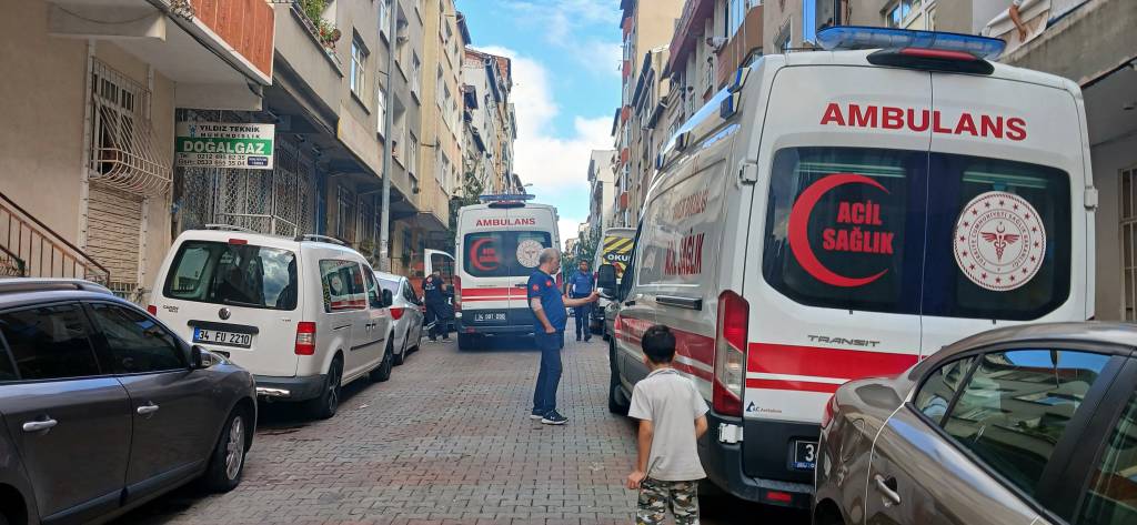Küçükçekmece'de aile kavgası: Anne öldü, baba ağır yaralı
