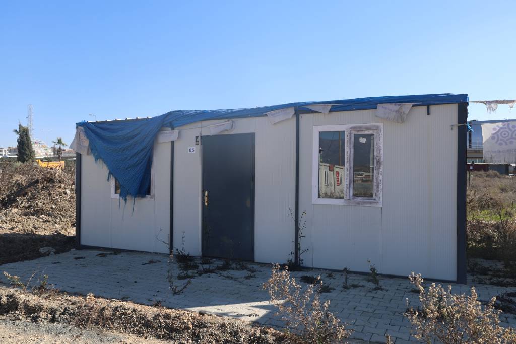 Hatay'da çalınan Memleket Partisi konteyneri, hırsızlar tarafından soyuldu