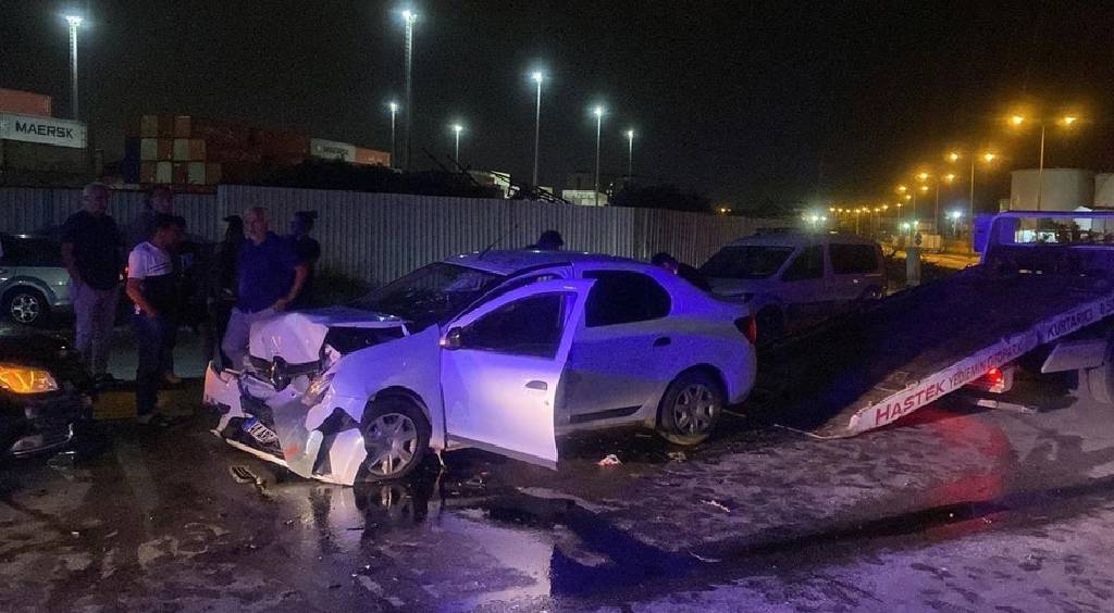 Kocaeli'de iki araç kafa kafaya çarpıştı! 14 yaşındaki çocuk öldü…