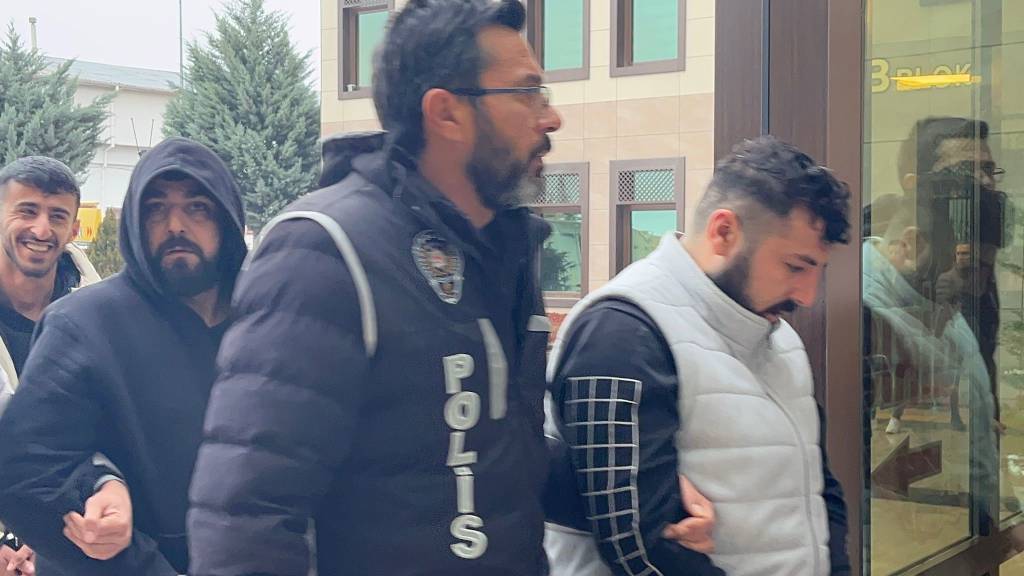 250’den fazla kişiyi kandırdılar! İnternet üzerinden 500 milyon TL'lik dolandırıcılığa 32 tutuklama…