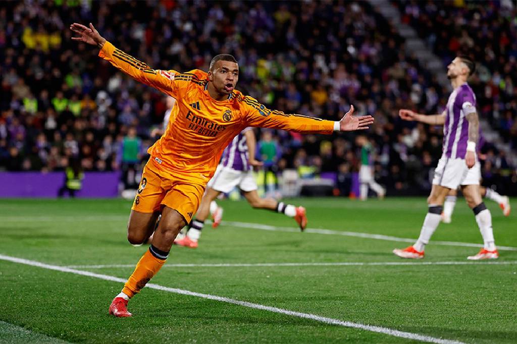 Real Madrid, 21. hafta deplasman karşılaşmasında Real Valladolid'i Kylian Mbappe'nin yıldızlaştığı maçta 3-0 yenerek liderliğini sürdürdü
