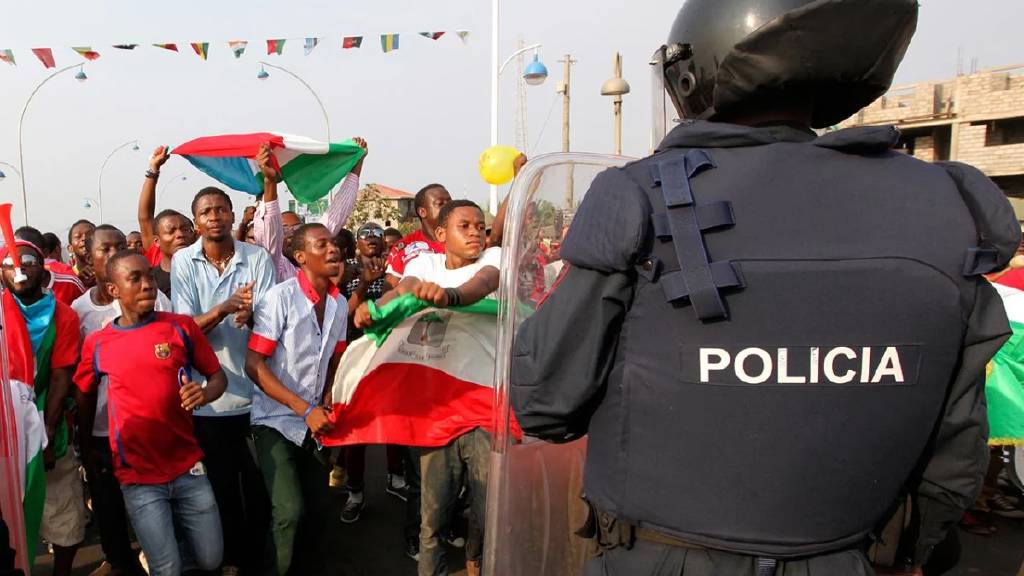 Zambiya'da alkollü polisin serbest bıraktığı 13 kişi her yerde aranıyor!