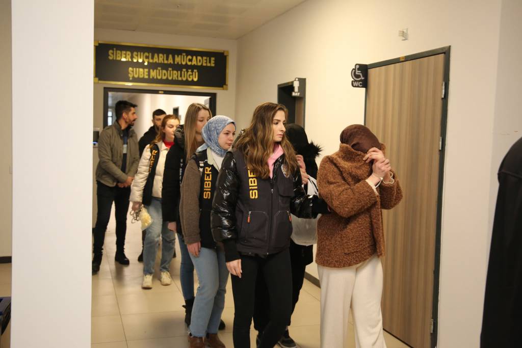 Evcil hayvan sahiplendirme vaadiyle 110 milyon 255 bin TL’lik vurgun! Polis, şebekeyi çökertti…