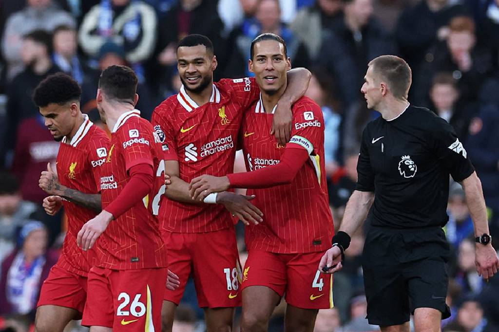Liverpool, Premier Lig'de doludizgin ilerliyor