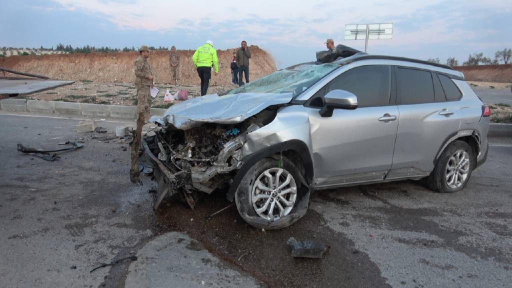 Kilis'te, savrulan araç kaza yaptı: 9 yaralı