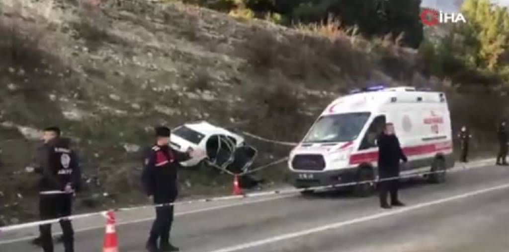 Balıkesir'de yolcu minibüsü ile otomobil çarpıştı: Ölü ve yaralılar var…