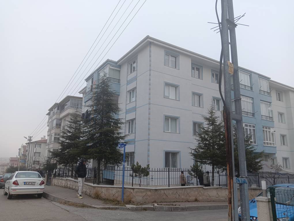 Ankara'da bıçakla eşini ağır yaralayan adam, intihar etti!