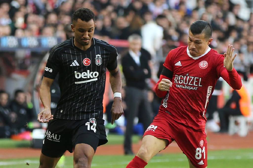 Beşiktaş, Antalyaspor maçı son anlarda gelen gollerle 1-1 sona erdi