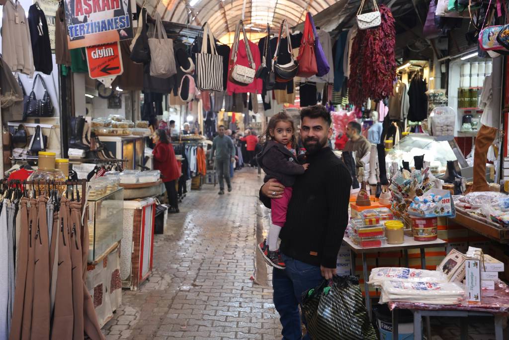 Hatay'da afetzede vatandaşlar, yeni yuvalarına kavuşmayı bekliyor...