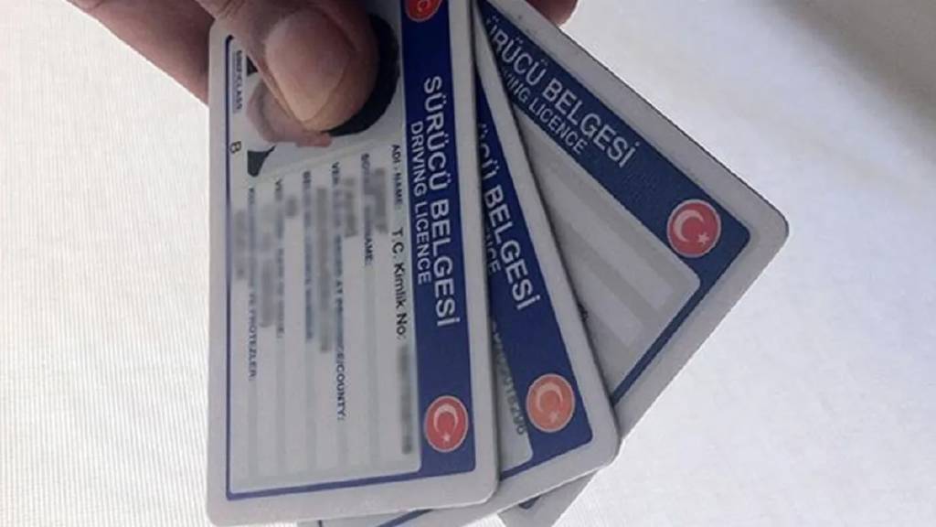 Eski tip ehliyetlerin yenilmesi için son gün yarın