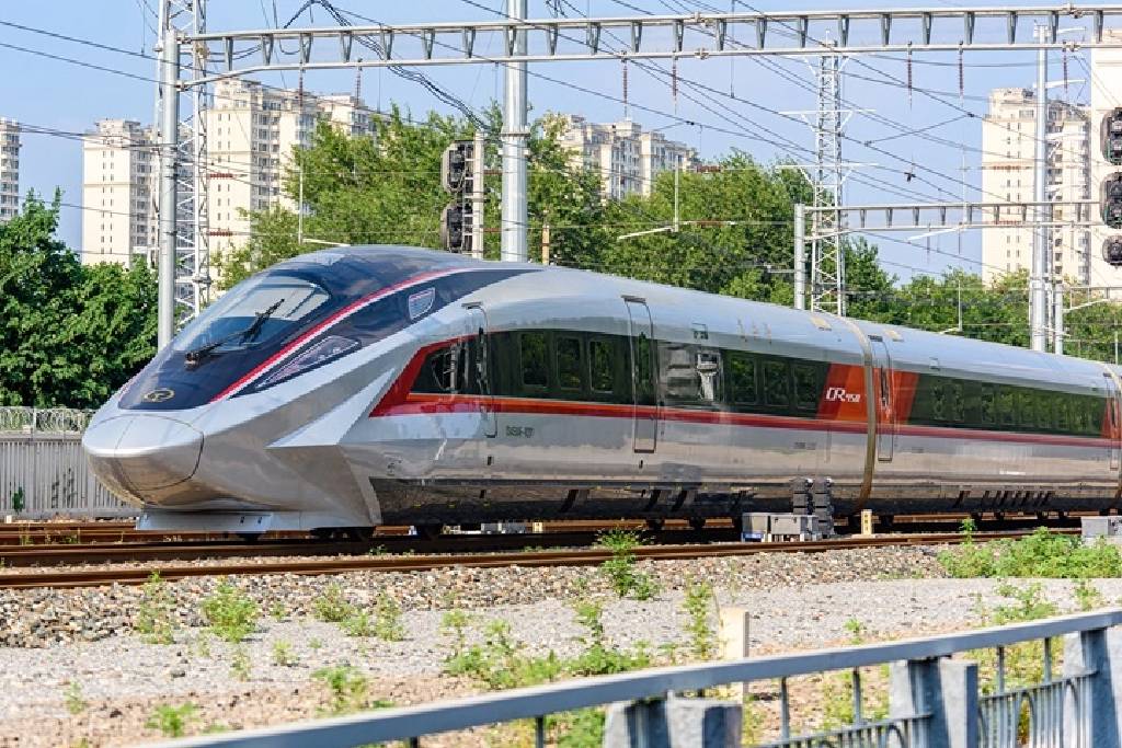 Dünyanın en hızlı treni CR450, testlerde 453 km/s hıza ulaşarak rekor kırdı