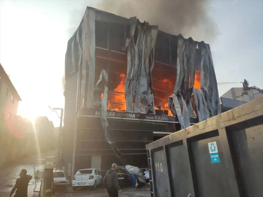 Kocaeli'nde parfüm fabrikasında yangın: 6 kişi hayatını kaybetti