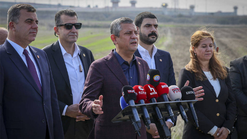 Özgür Özel, İBB'de ihale karşılığı rüşvet konusunda açıklama yaptı