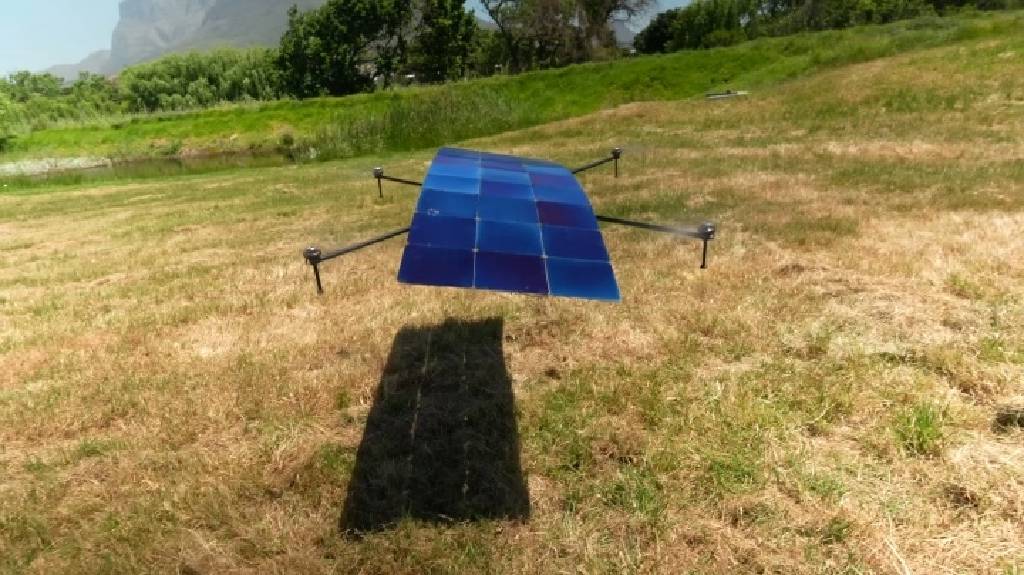 Pilsiz ve güneş enerjili ilk drone uçtu