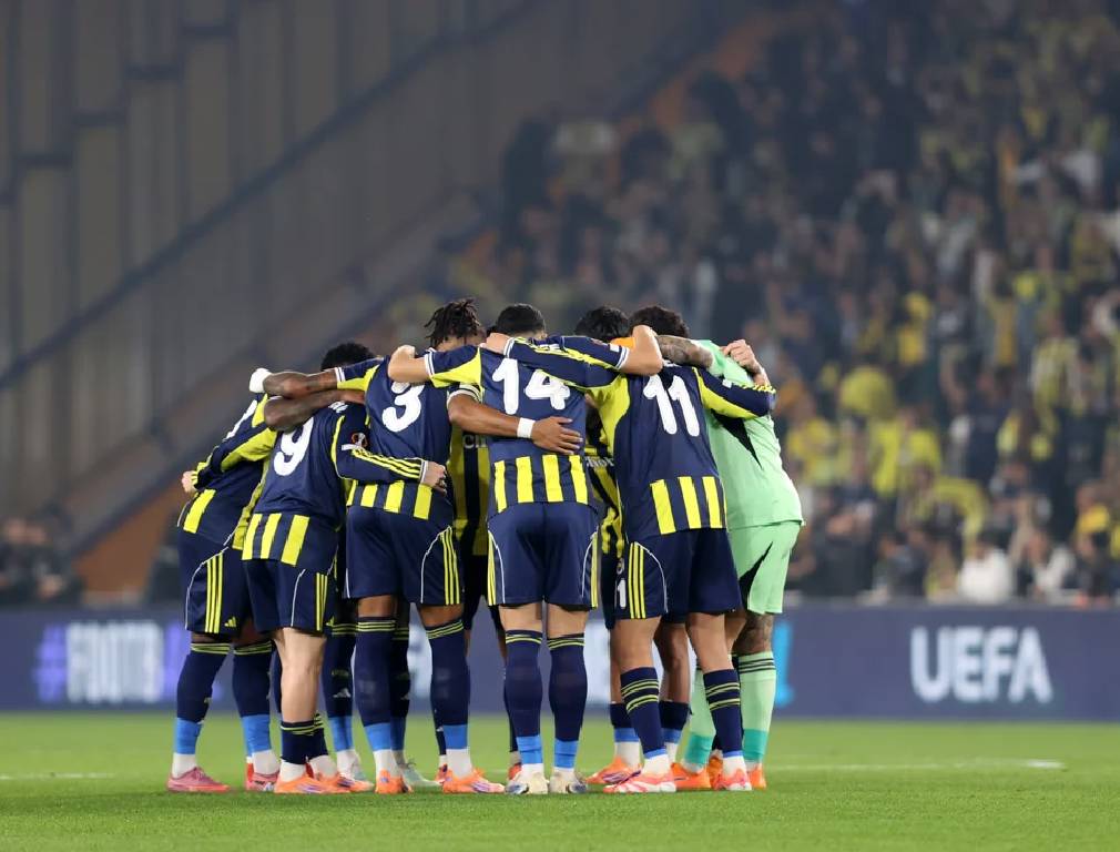 Fenerbahçe’de kadro yapılanması kapsamında bir ayrılık kararı daha alındı