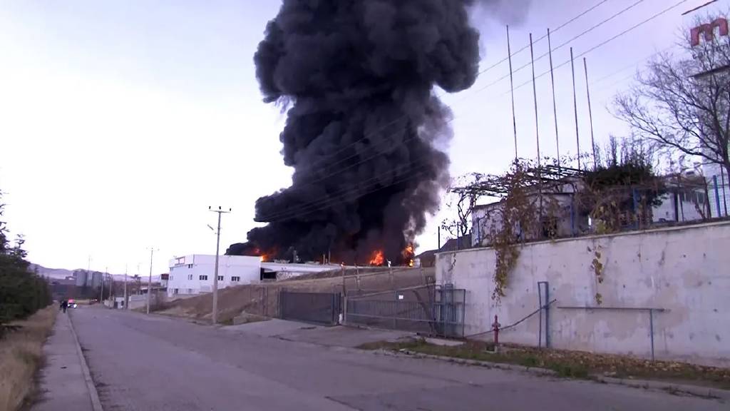 Kırıkkale'de kimya fabrikasında yangın