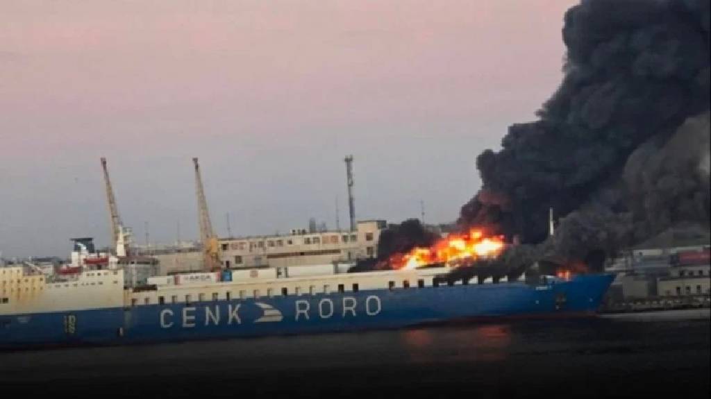 Rusya, Odessa Limanı'nda bulunan Türk gemisini vurdu