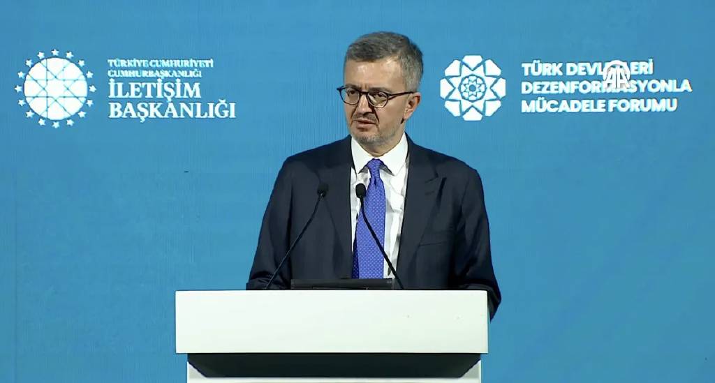 "Dezenformasyon hakikate karşı bir tehdittir"