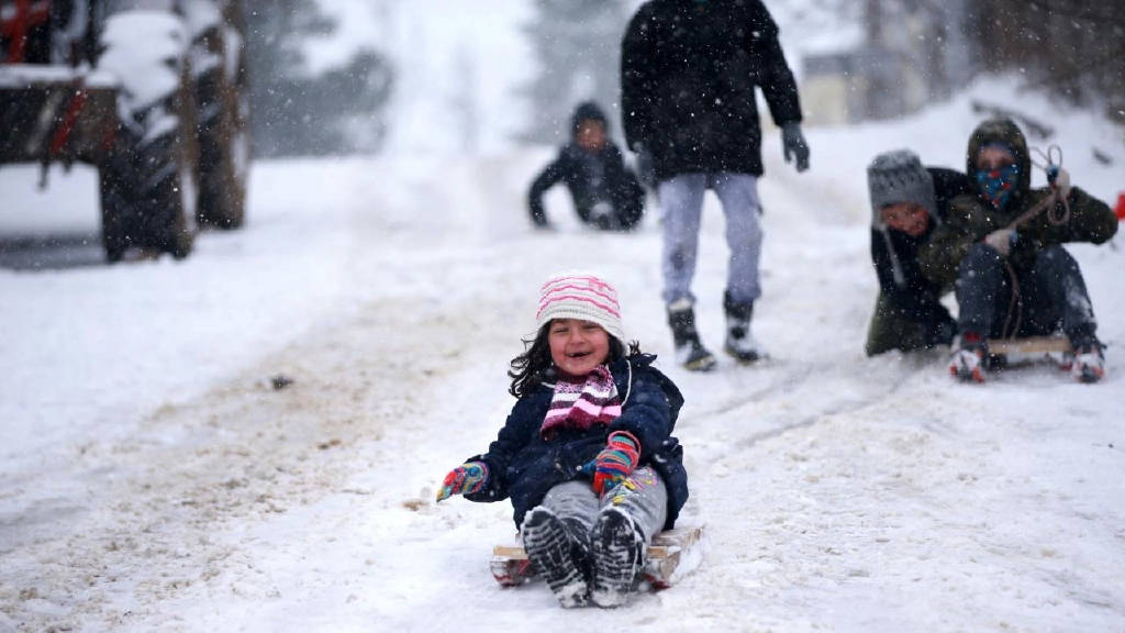 Eğitime kar molası! 38 ilde okullar tatil edildi...