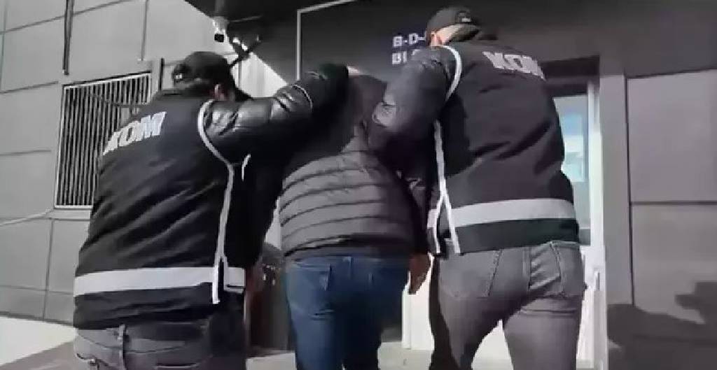 Ankara’da, kendilerini polis ve MİT görevlisi tanıtarak dolandırıcılık yapan 5 şüpheli tutuklandı