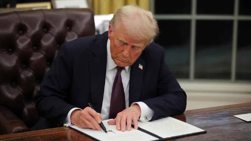 Kararnameyi imzaladı! ABD Başkanı Donald Trump’tan UCM’ye İsrail yaptırımı...