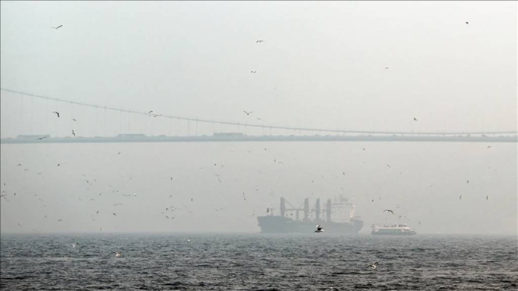 İstanbul Boğazı gemi trafiğine kapatıldı...