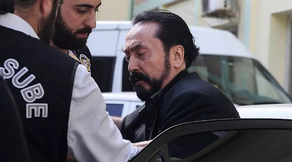 Adnan Oktar'a yargılandığı davada 3 suçtan beraat!