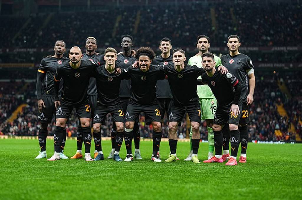Galatasaray, Hollanda kamp kadrosunu duyurdu