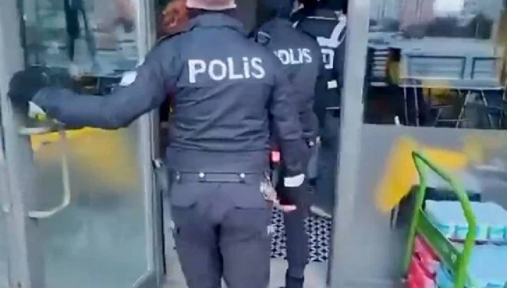 Bakan Yerlikaya duyurdu! Döner restoranı zincirine FETÖ operasyonu: 353 şüpheli gözaltında