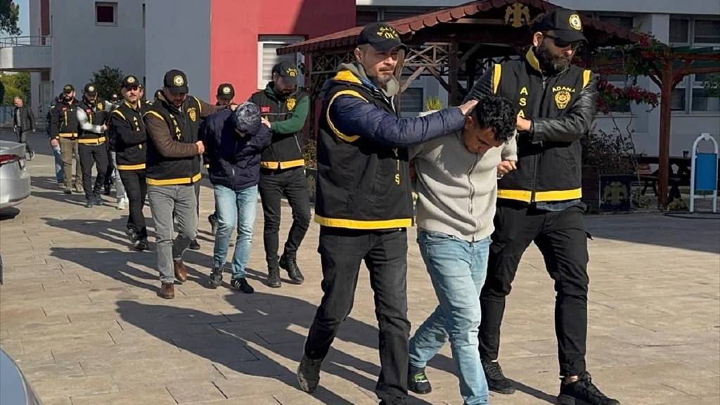 Adana'da esnaftan 35 milyon TL haraç isteyen ‘Duygusuzlar' çetesi çökertildi!