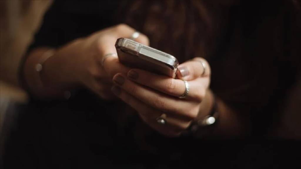 İstanbul'da sosyal medya tuzağı! Telefon çekilişiyle 19 yaşındaki genç 10 bin TL dolandırıldı
