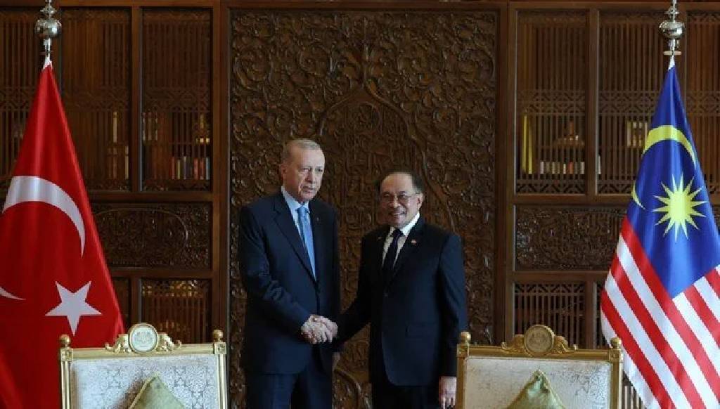 Cumhurbaşkanı Erdoğan Malezya'da! "İsrail ateşkes sözünü tutmuyor, katliam politikasında ısrar ediyor"