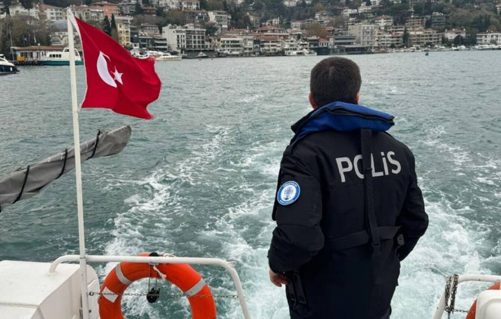 Denize düşen kardeşlerden haber var! Kadıköy'de sahilde bulunan cesedin, Velat Can'a ait olduğu ortaya çıktı…