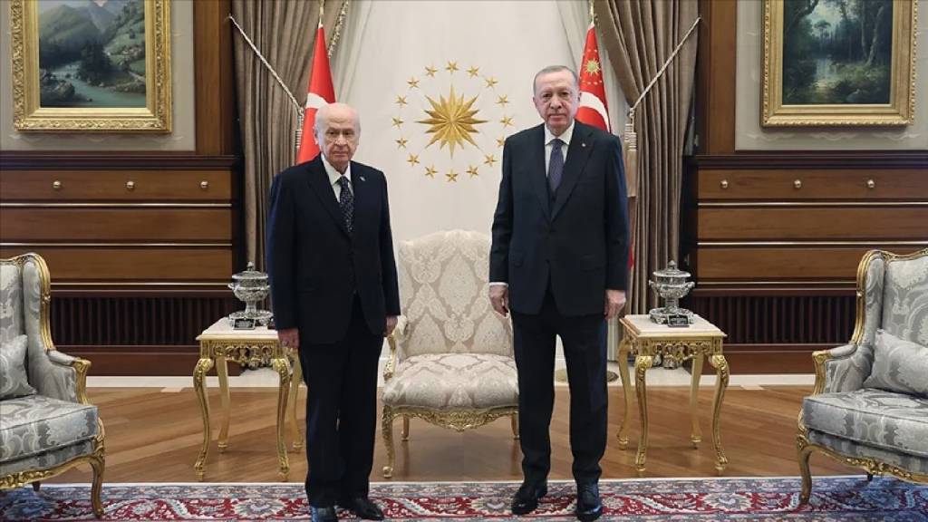 Devlet Bahçeli'den Cumhurbaşkanı Erdoğan'a tebrik telefonu