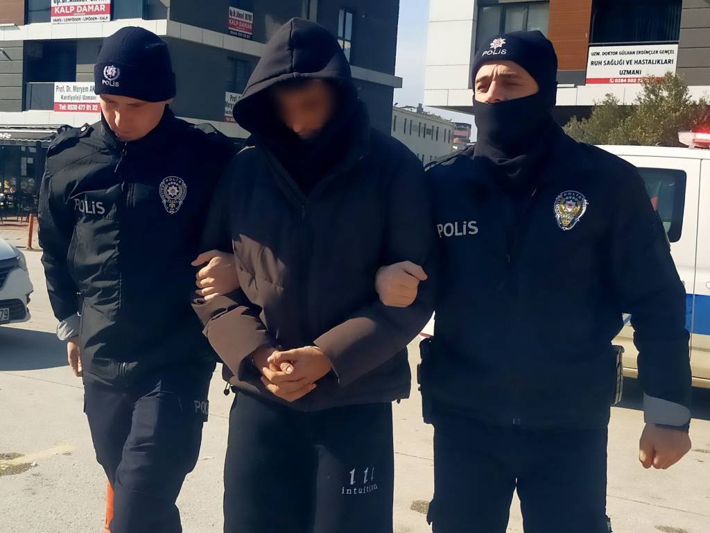 'Eve neden geç geldin?' diyen babasını bıçakladı!