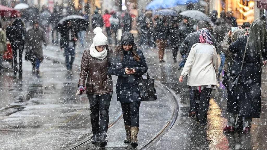 Sibirya soğukları geliyor! AKOM'dan İstanbul için kar uyarısı!